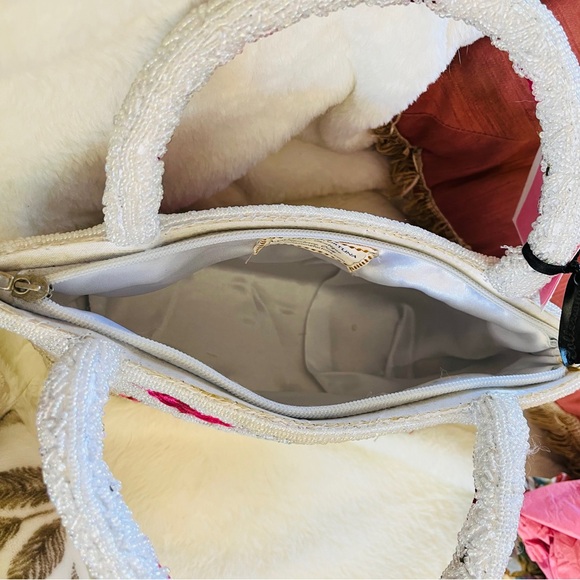 Floral Embroidered White and Pink Handbag excellent condition! Very nice!!! - Picture 8 of 11